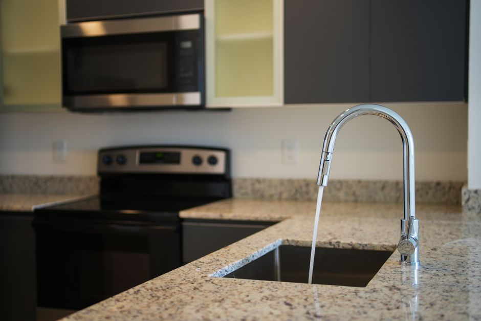Modern kitchen sink faucet